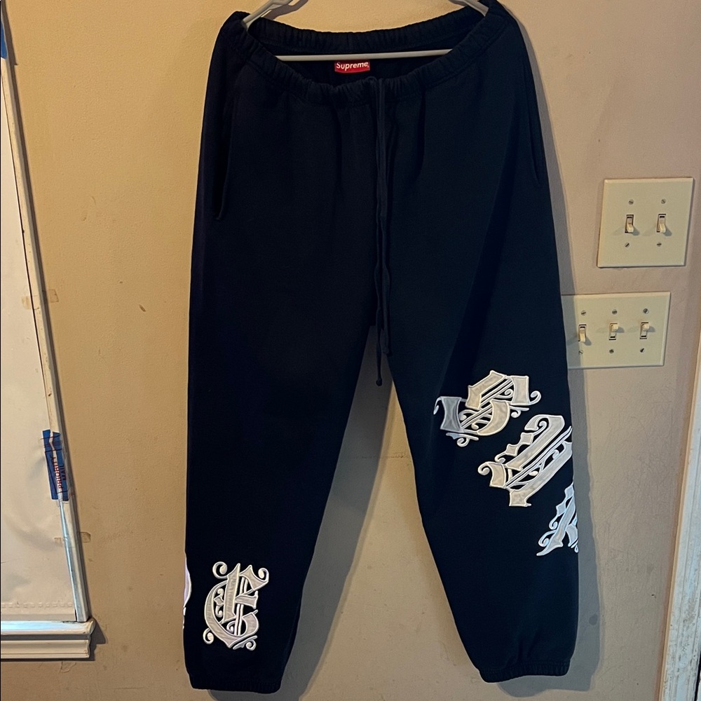 SUPREME OLD ENGLISH WRAP SWEATPANTS SIZE LARGE BLACK SS21